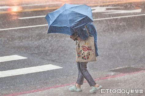 夢見落大雨